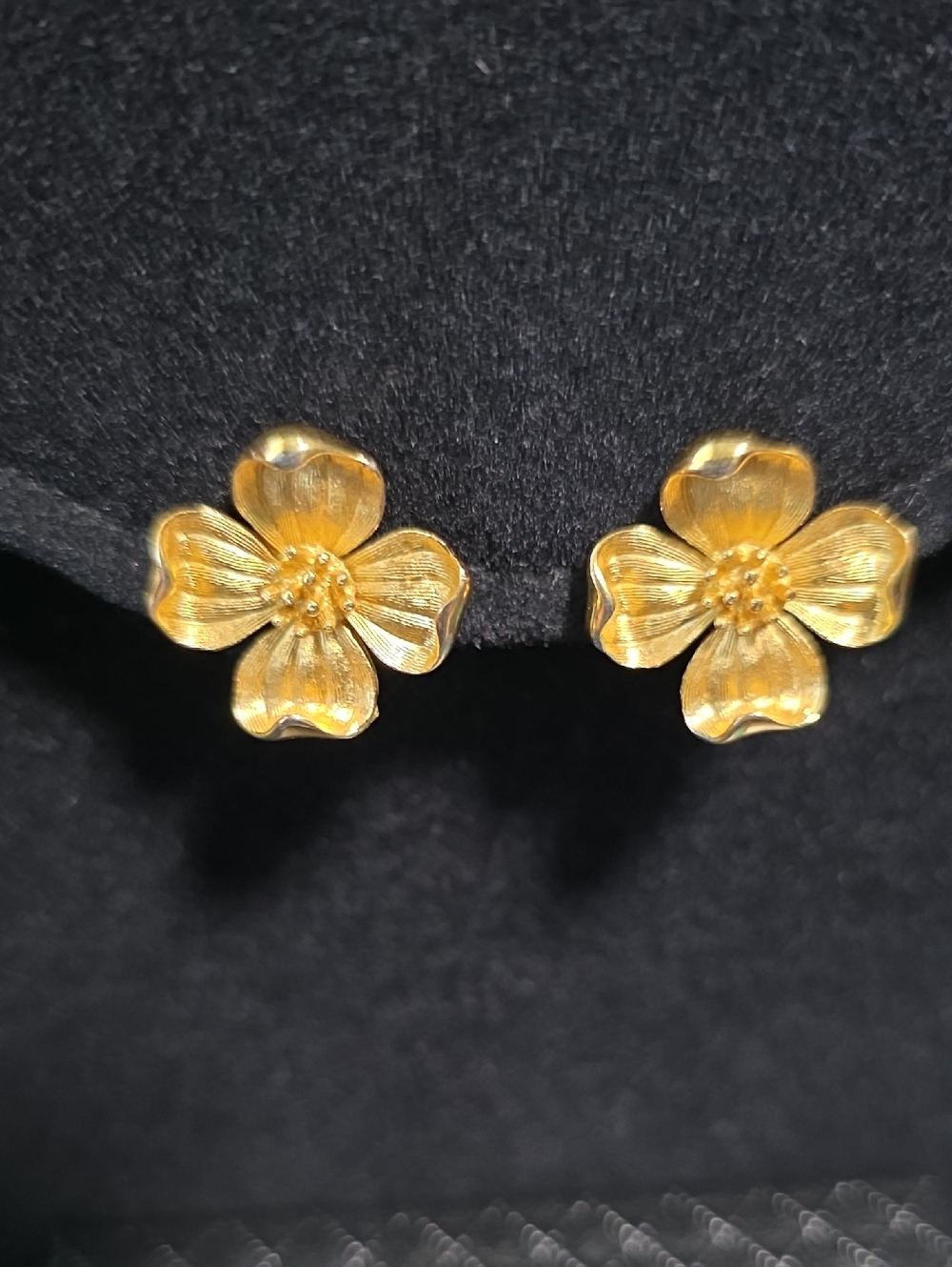 Vintage Trifari Dogwood Gold Tone Classic Clip Earrings